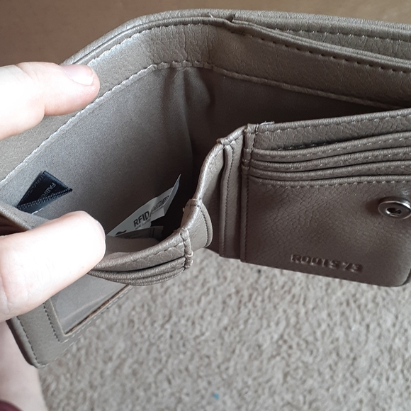 Light Brown Women's Roots Wallet with RFID - Picture 5 of 7